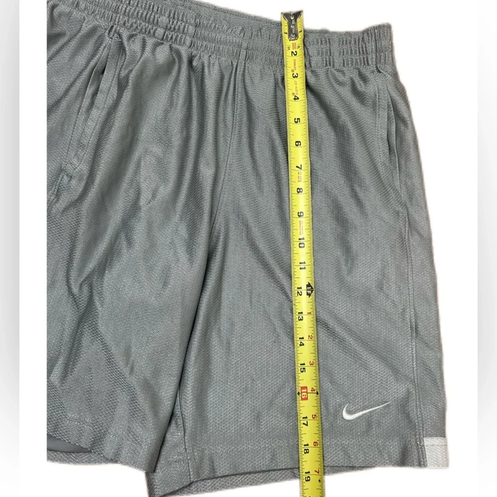 Nike Gray Athletic Shorts Lightweight Drawstring Size Small‎